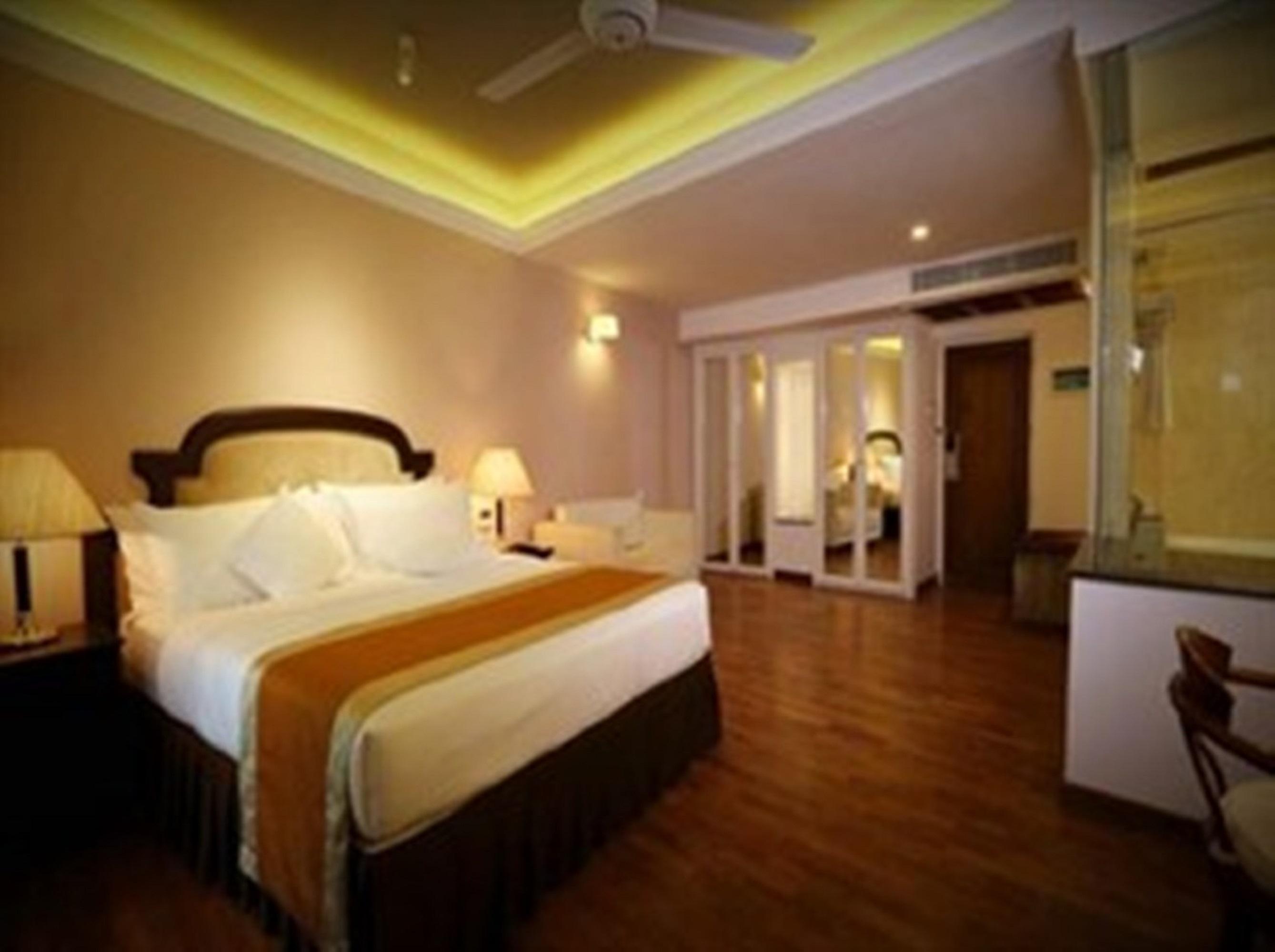 Earl'S Regent Hotel Kandy Exterior foto