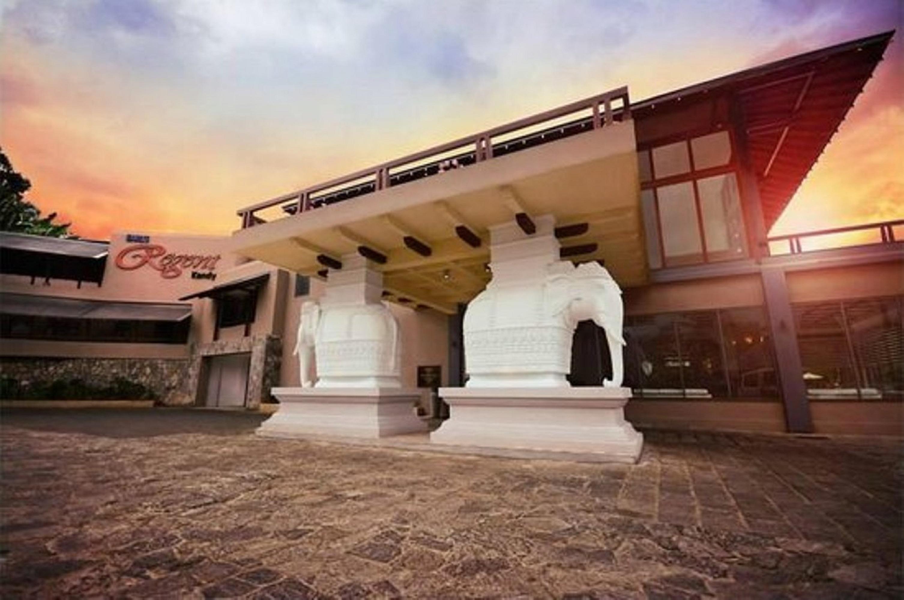 Earl'S Regent Hotel Kandy Exterior foto