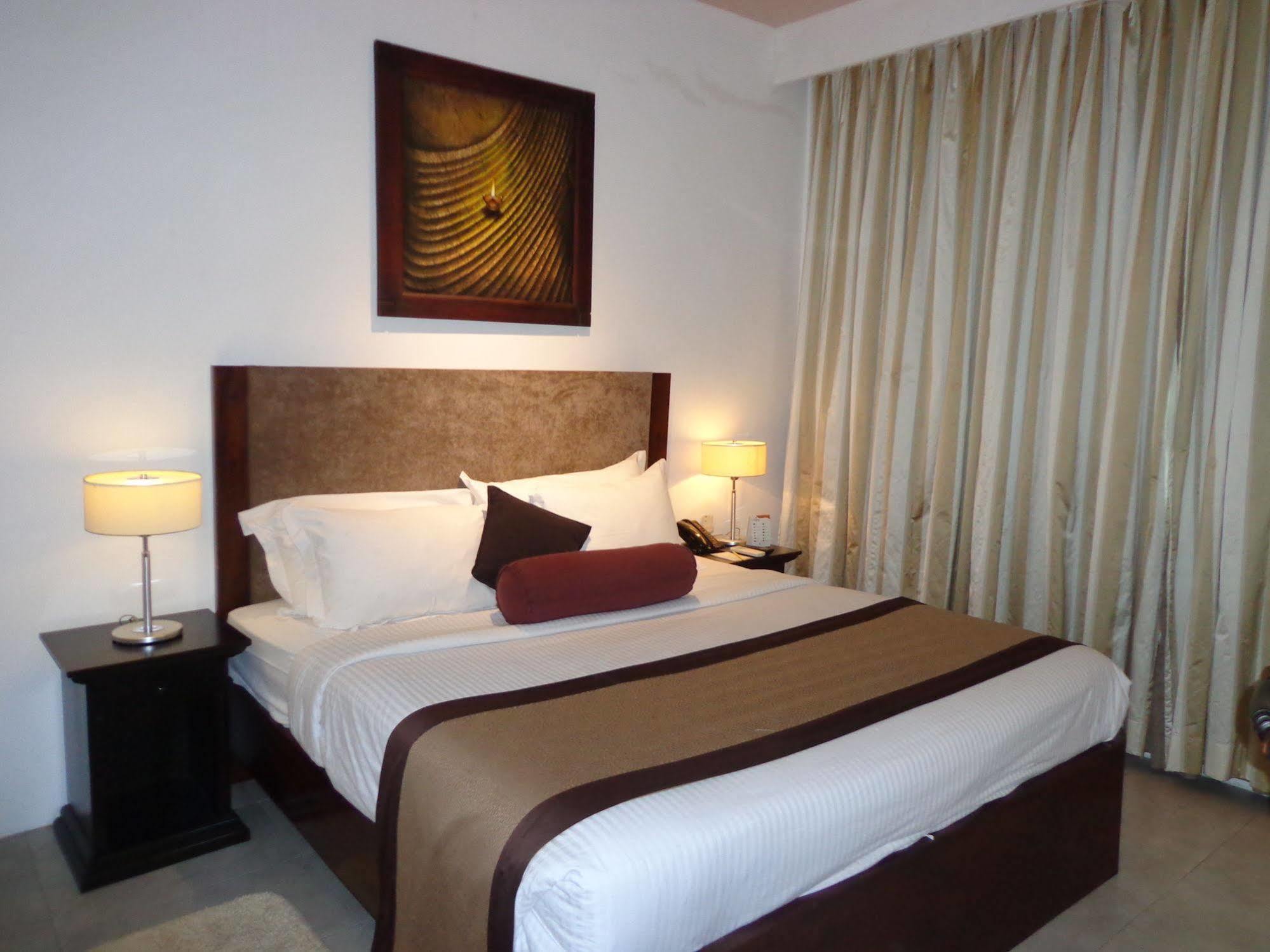 Earl'S Regent Hotel Kandy Exterior foto