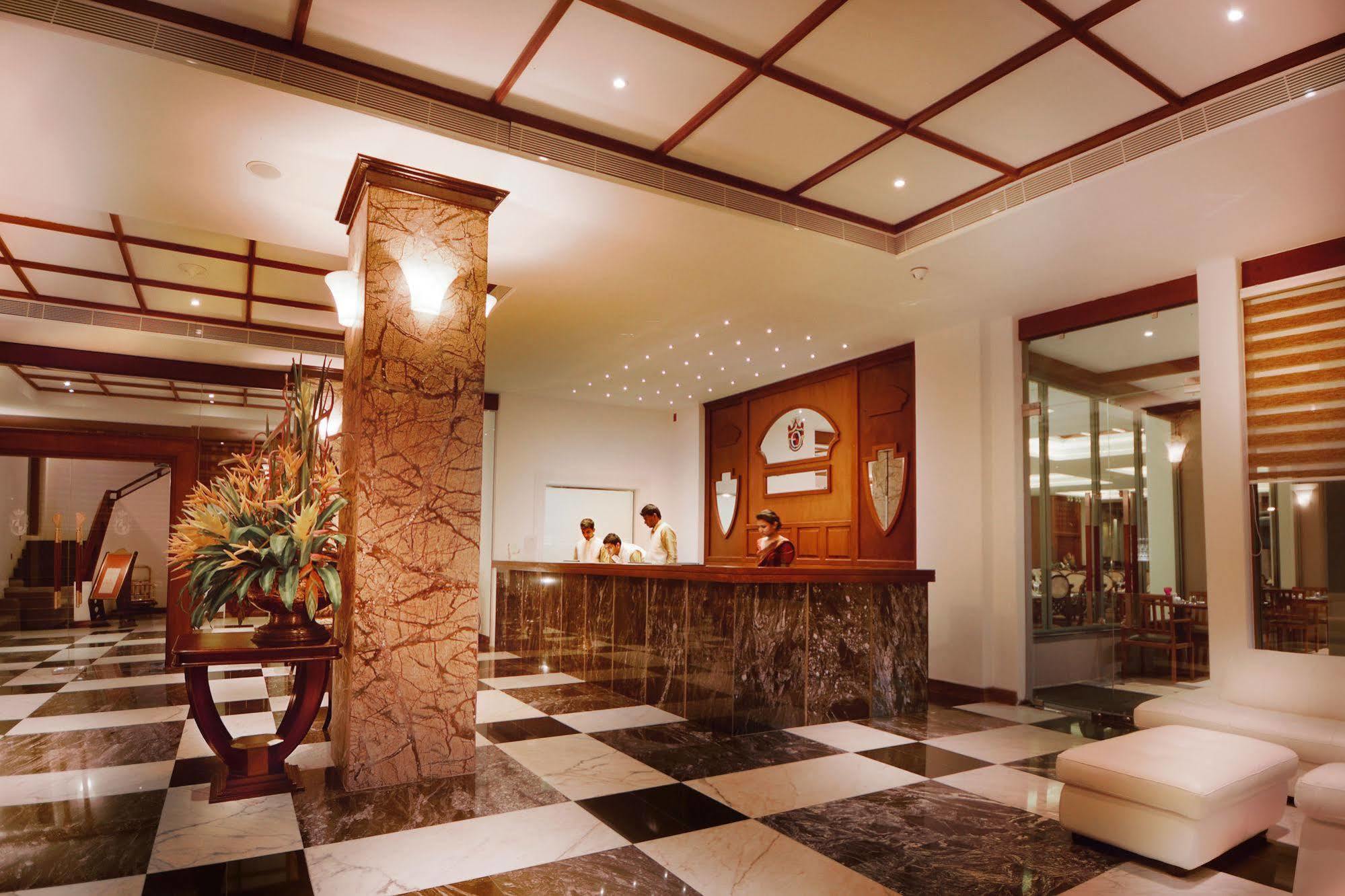 Earl'S Regent Hotel Kandy Exterior foto